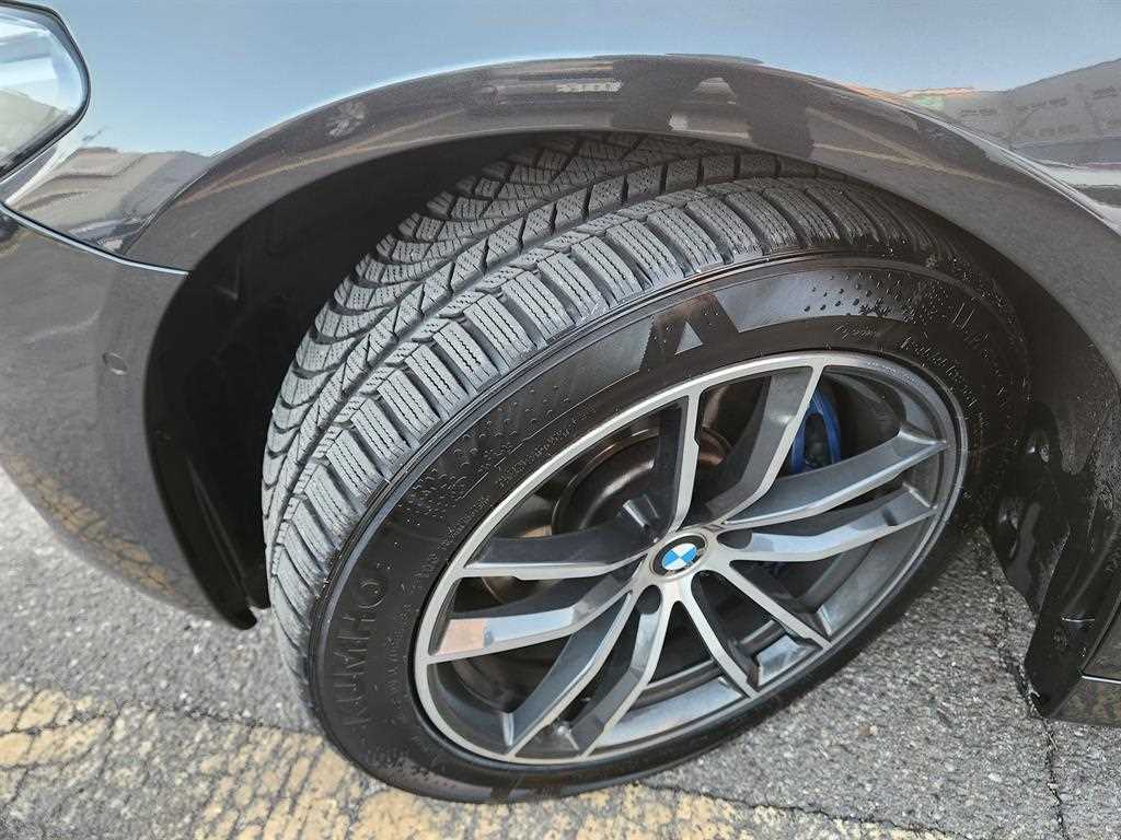 BMW 5-Series — photo 20