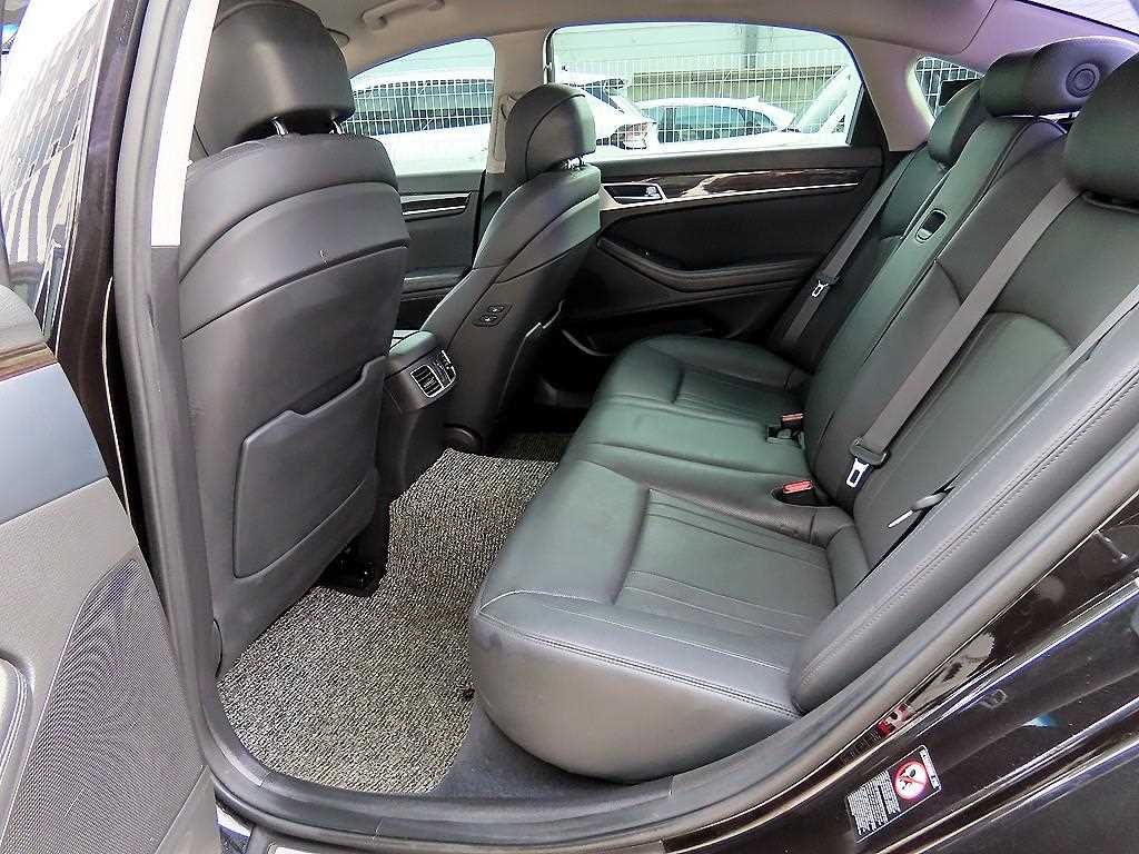 Genesis G80 — photo 06