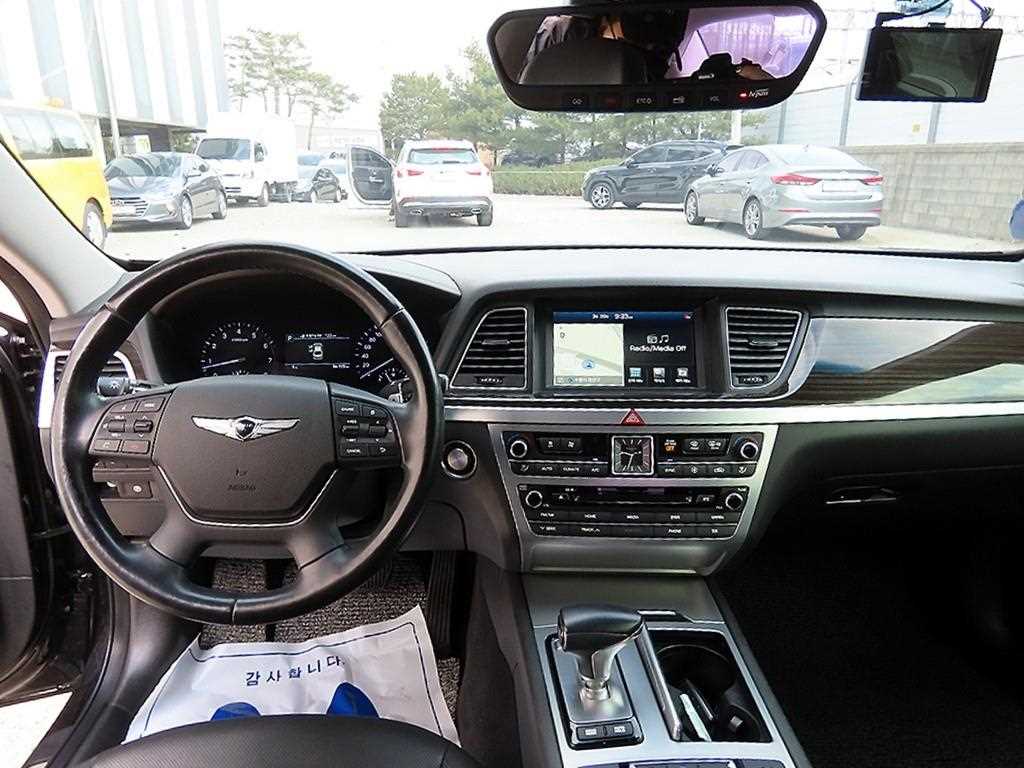 Genesis G80 — photo 07