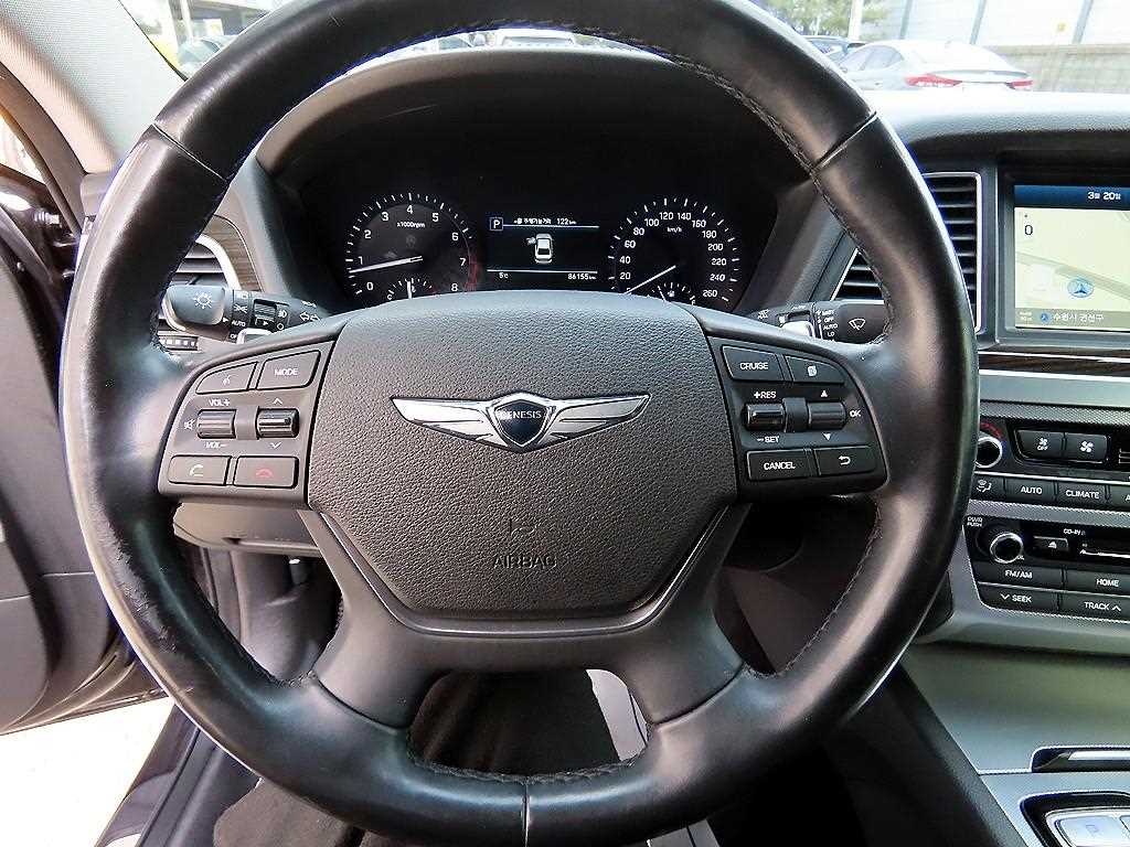 Genesis G80 — photo 08