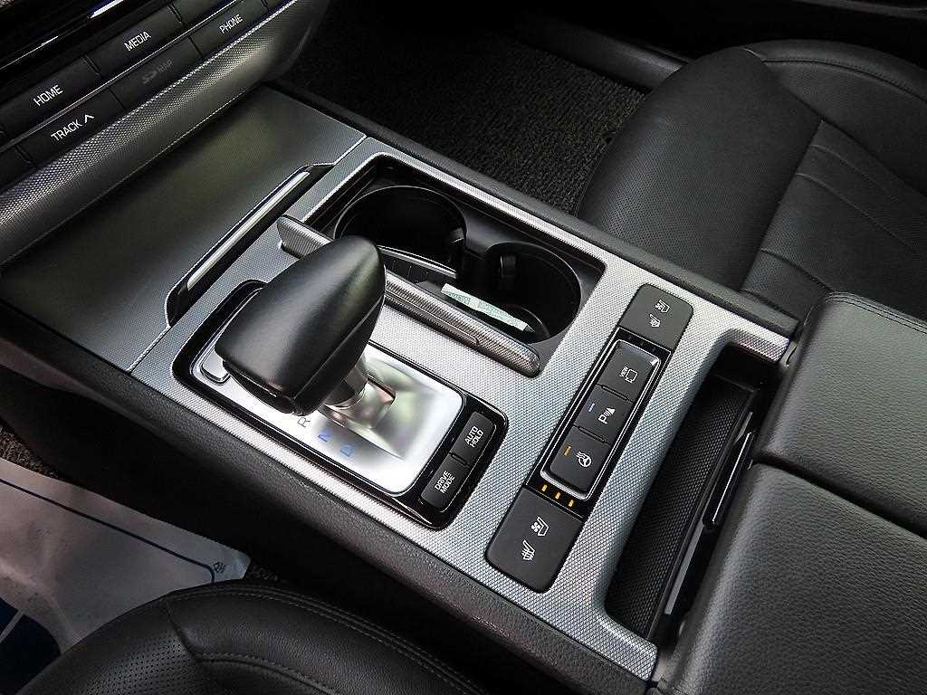 Genesis G80 — photo 10