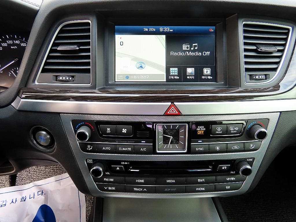 Genesis G80 — photo 13