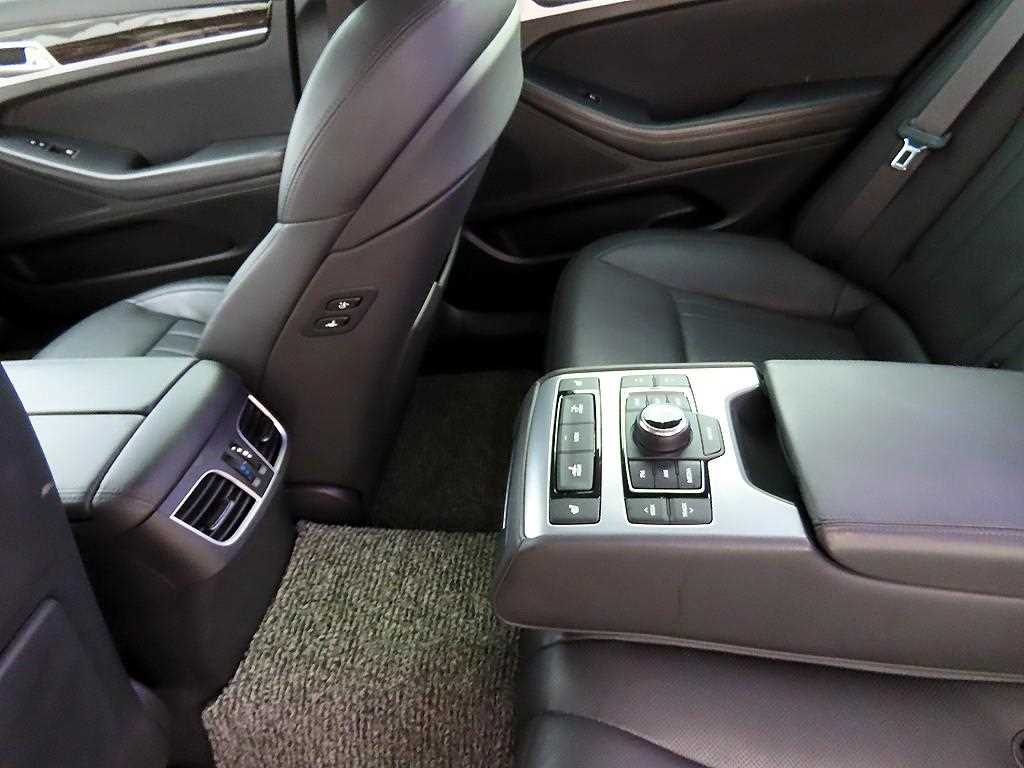 Genesis G80 — photo 17