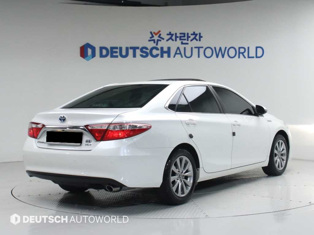 Toyota Camry — photo 02