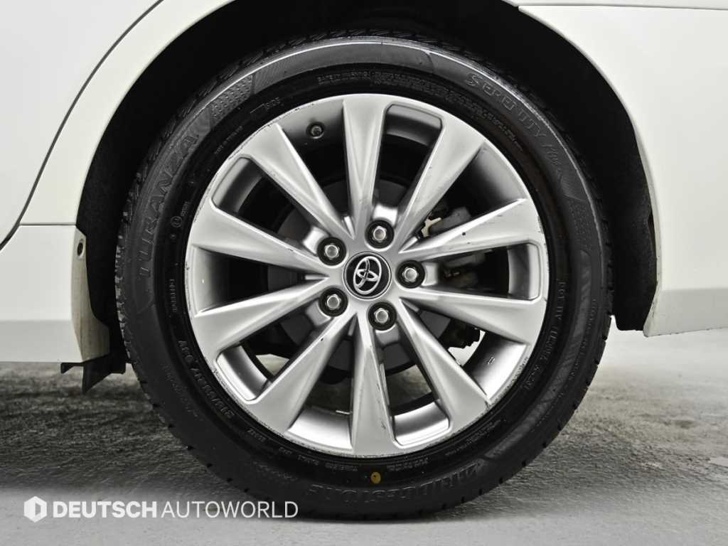 Toyota Camry — photo 05