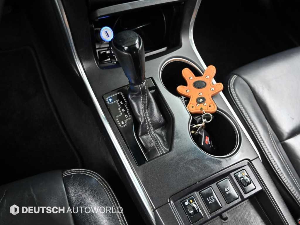 Toyota Camry — photo 09