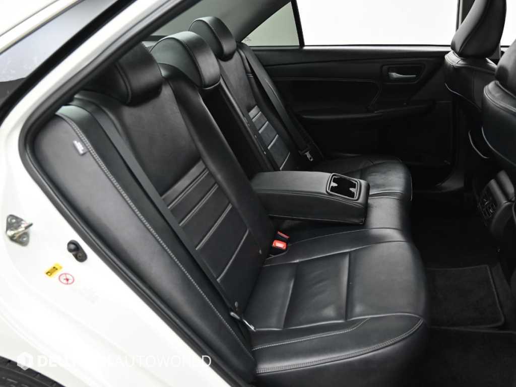 Toyota Camry — photo 12
