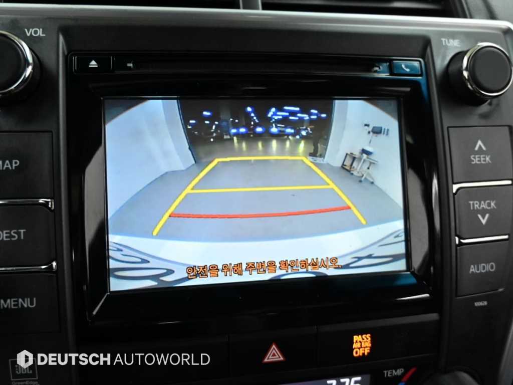 Toyota Camry — photo 15