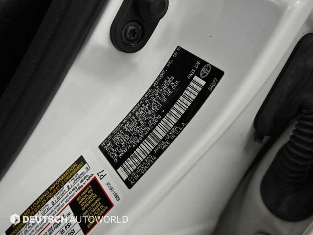 Toyota Camry — photo 20