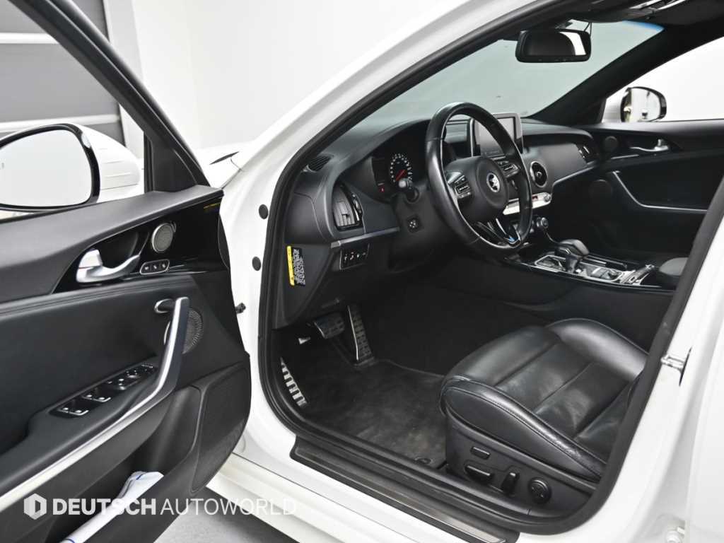 Kia Stinger — photo 11