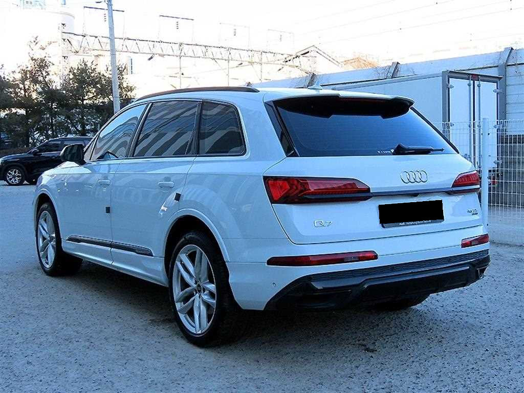 Audi Q7 — photo 03