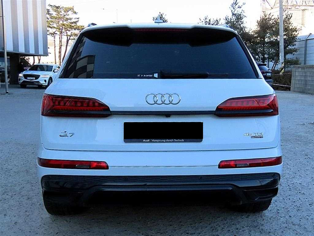 Audi Q7 — photo 04