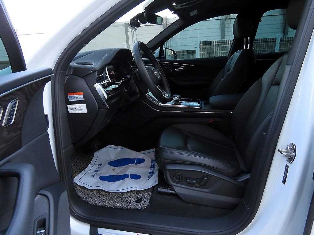 Audi Q7 — photo 05