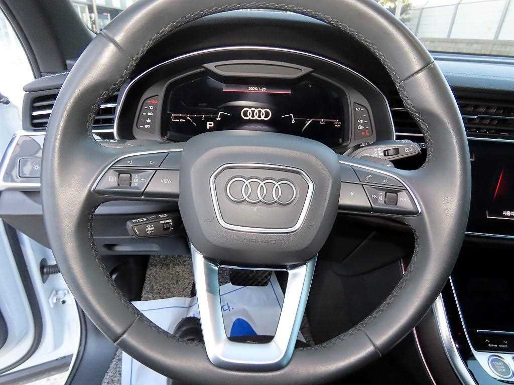 Audi Q7 — photo 08