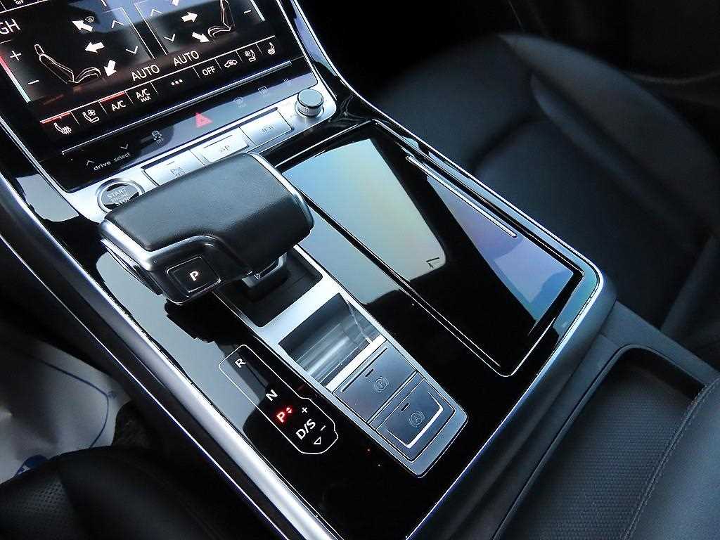 Audi Q7 — photo 11