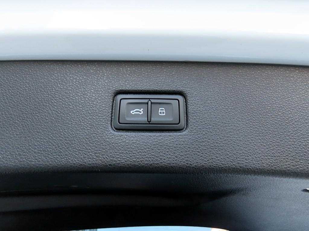 Audi Q7 — photo 15