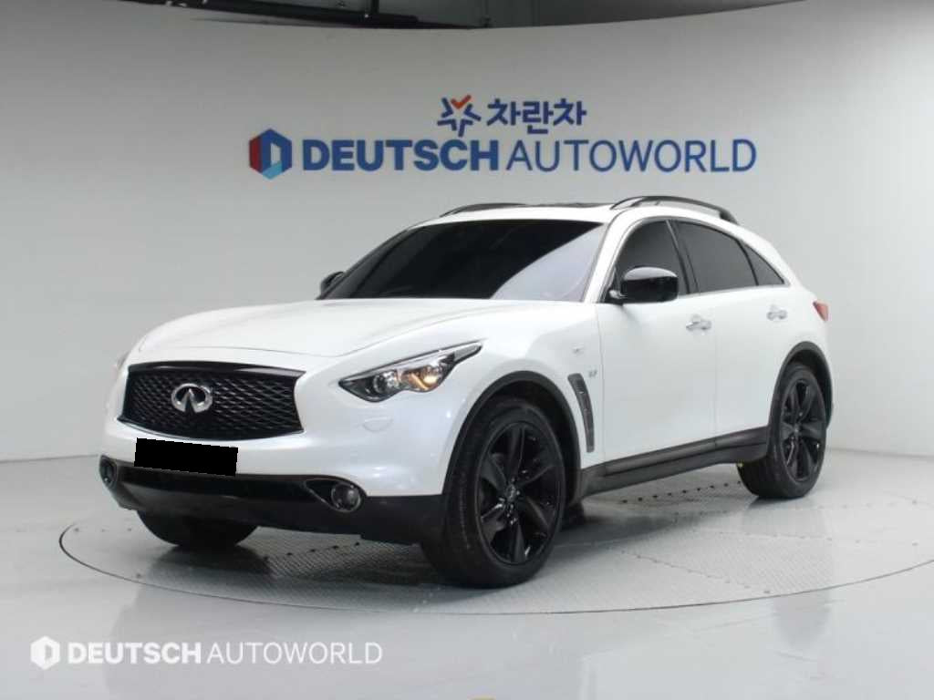 Infiniti QX70 — photo 01