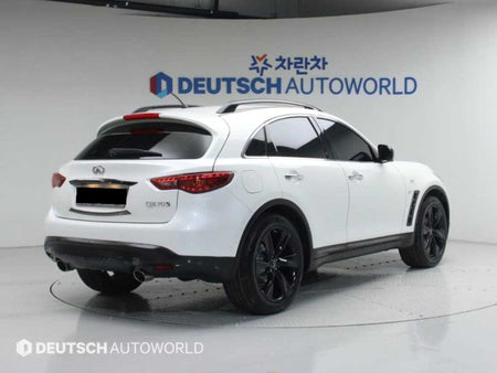Infiniti QX70 — photo 02