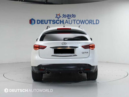 Infiniti QX70 — photo 04