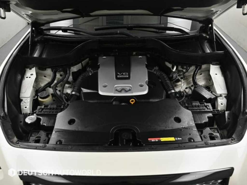 Infiniti QX70 — photo 06