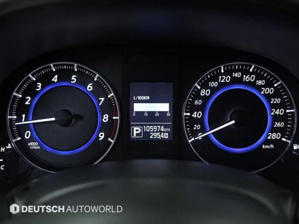 Infiniti QX70 — photo 08