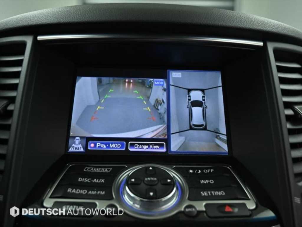 Infiniti QX70 — photo 15