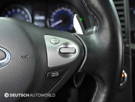 Infiniti QX70 — photo 17