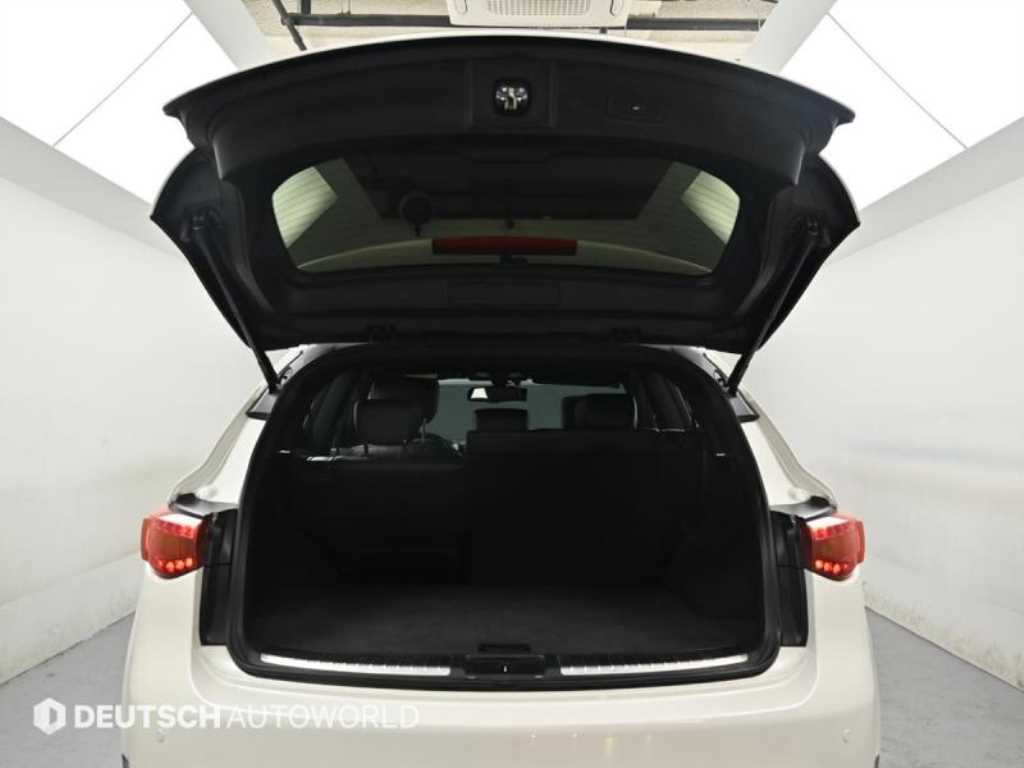 Infiniti QX70 — photo 19