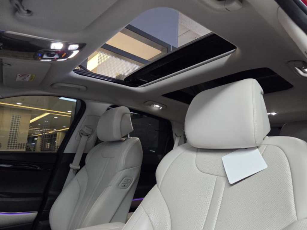 Genesis GV80 — photo 11