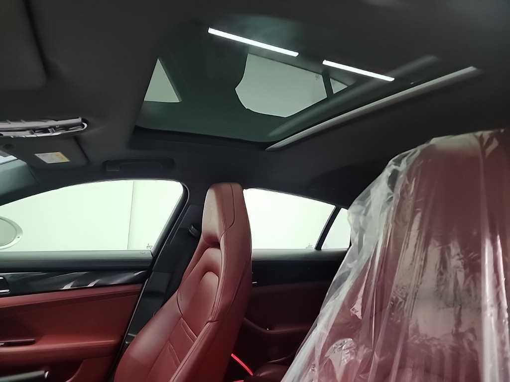Porsche Panamera — photo 14