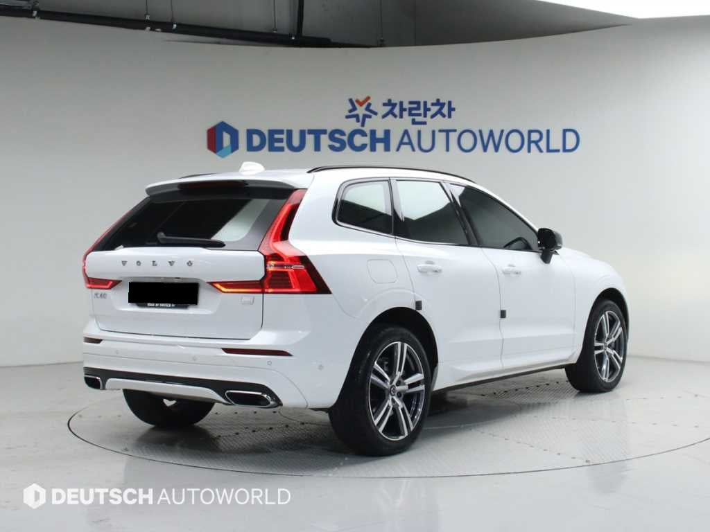 Volvo XC60 — photo 02