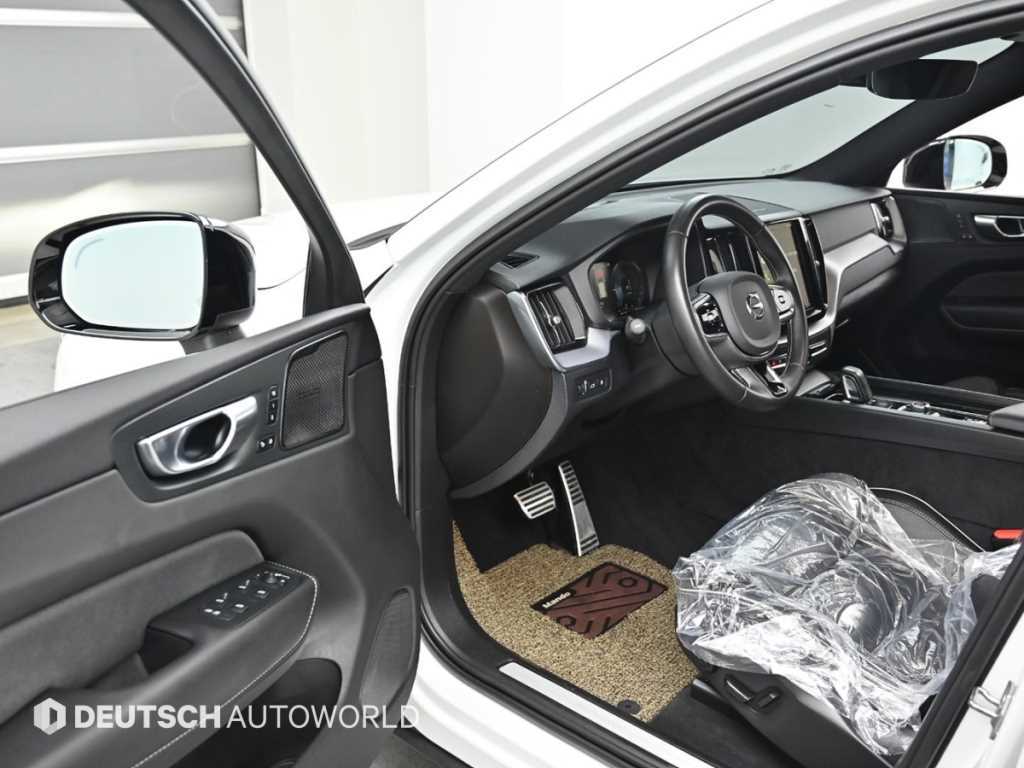 Volvo XC60 — photo 11