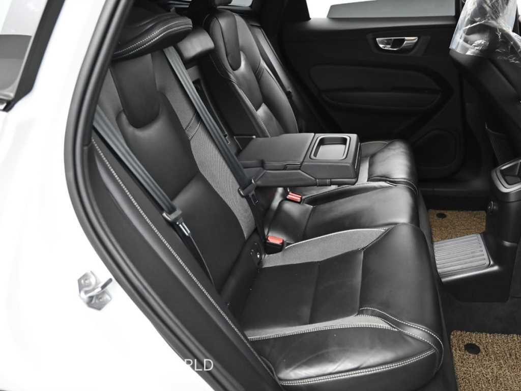Volvo XC60 — photo 12