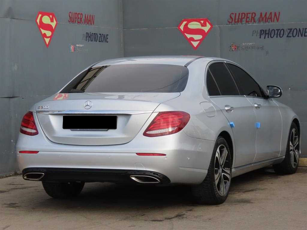 Mercedes-Benz E-Class — photo 03