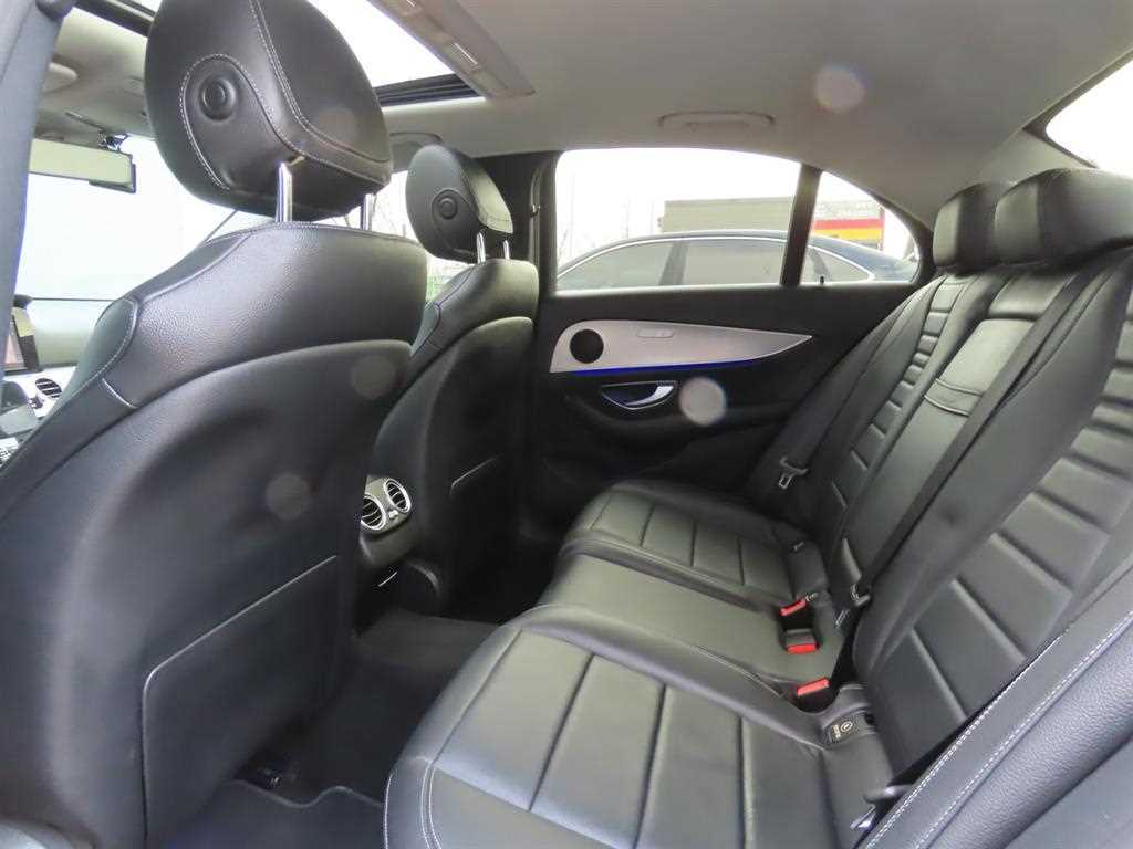 Mercedes-Benz E-Class — photo 07