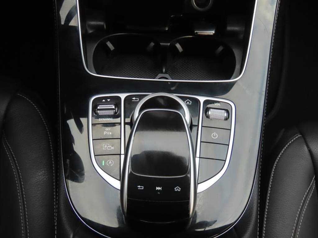 Mercedes-Benz E-Class — photo 12