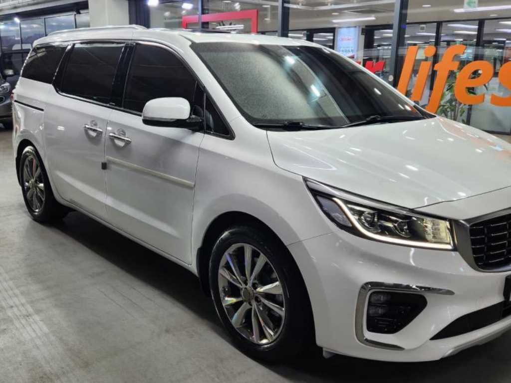 Kia Carnival — photo 02