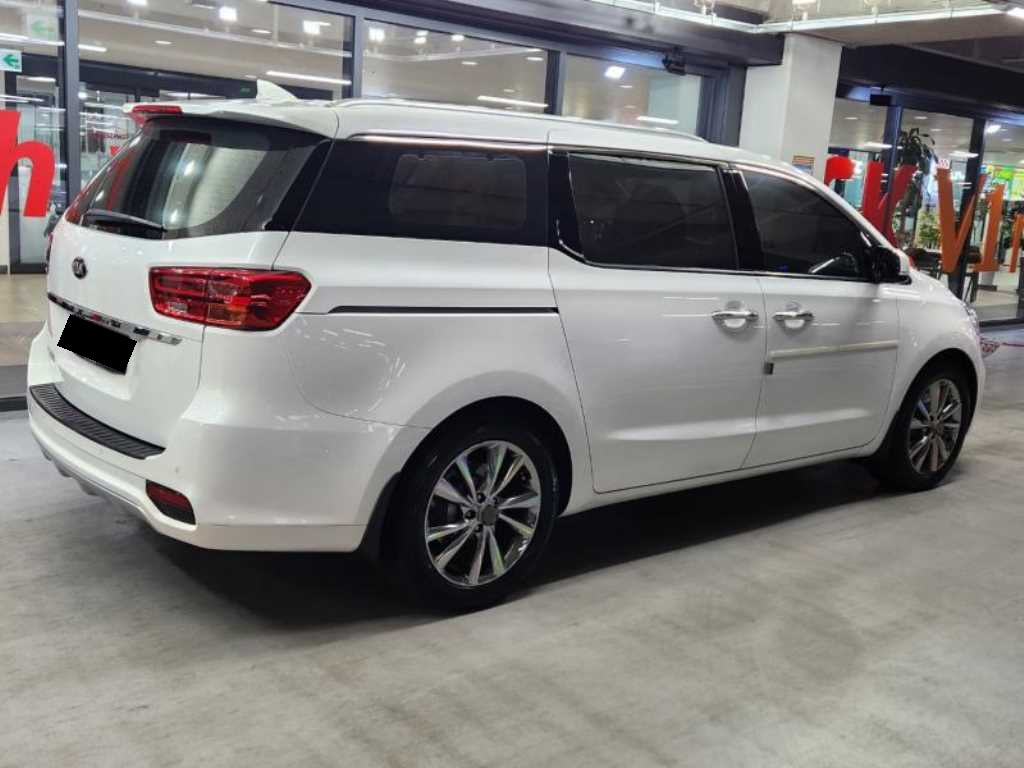 Kia Carnival — photo 04