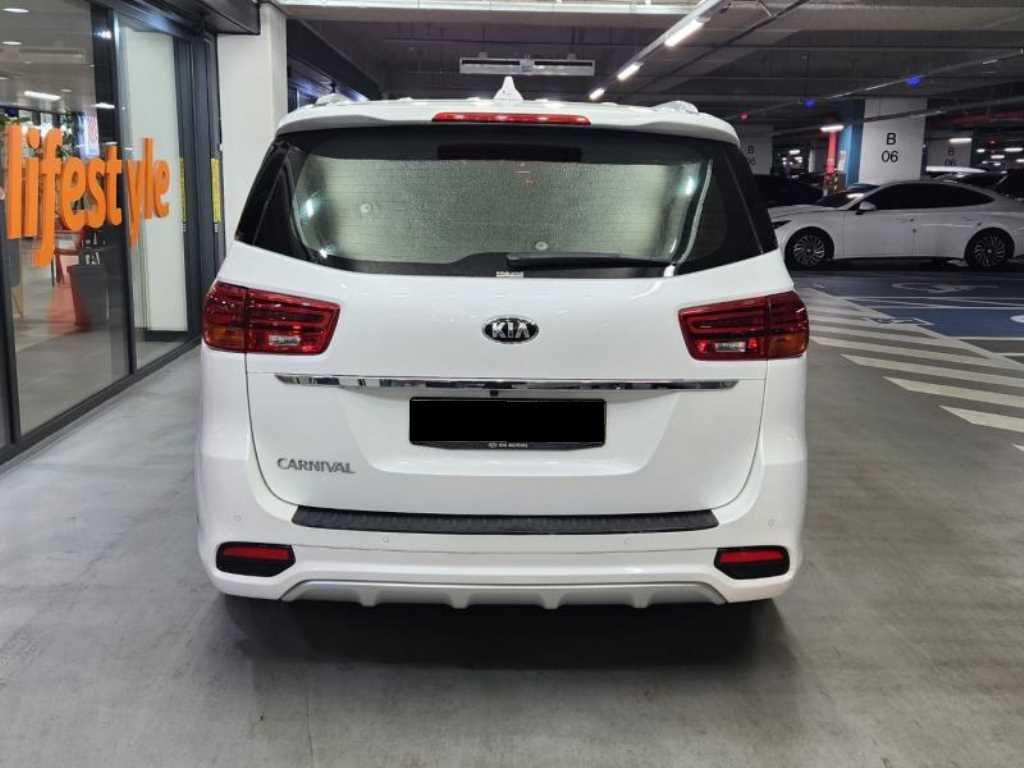 Kia Carnival — photo 05