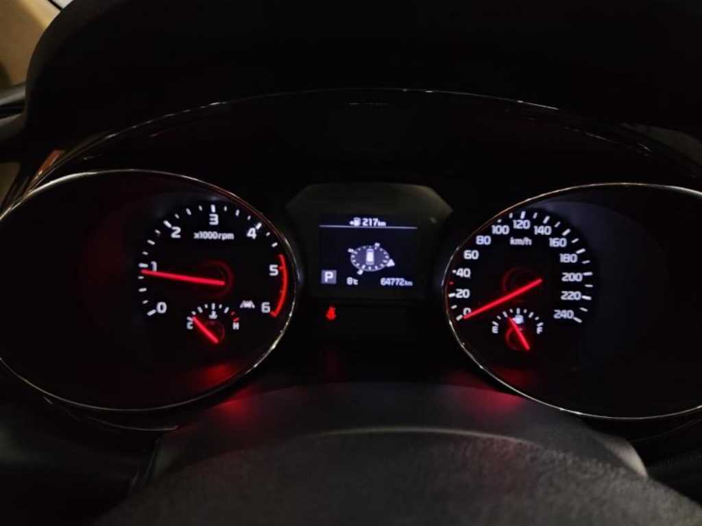 Kia Carnival — photo 09