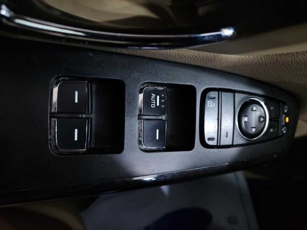 Kia Carnival — photo 10