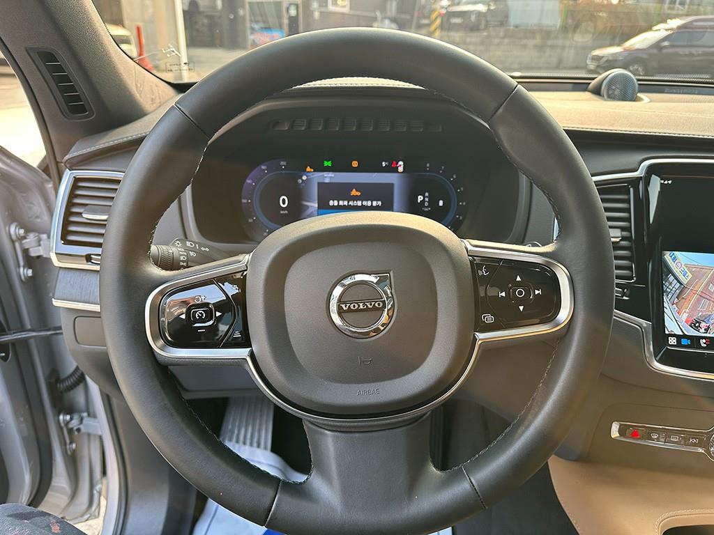 Volvo XC90 — photo 07