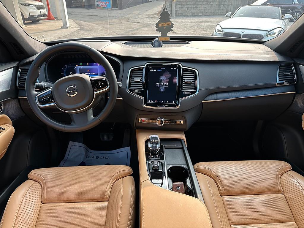 Volvo XC90 — photo 09
