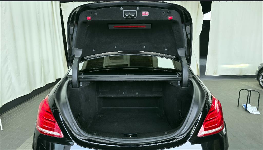 Mercedes-Benz S-Class — photo 20