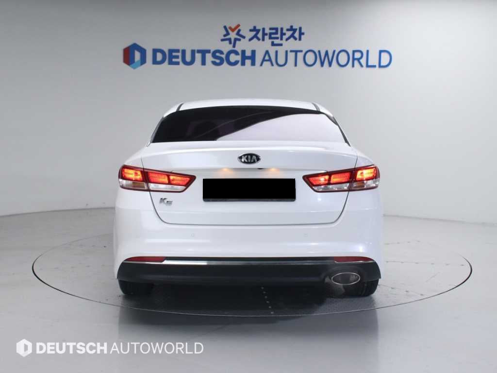 Kia K5 — photo 04