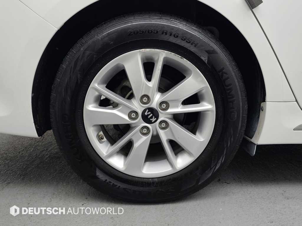 Kia K5 — photo 05