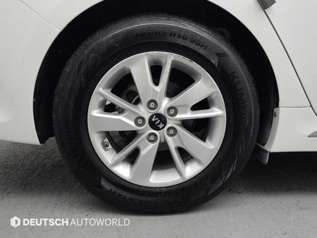 Kia K5 — photo 05