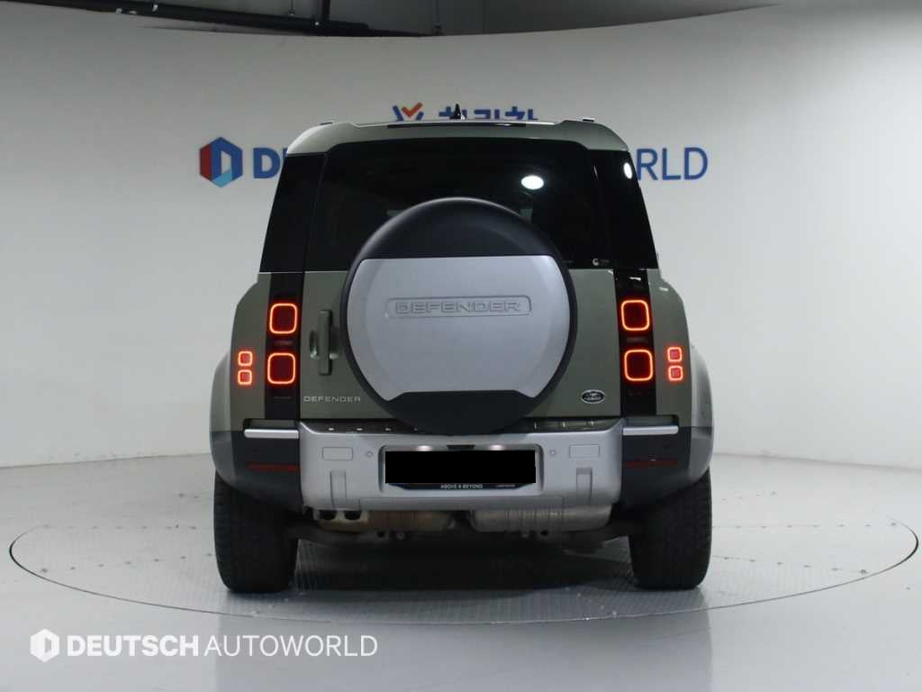 Land Rover Defender — photo 04