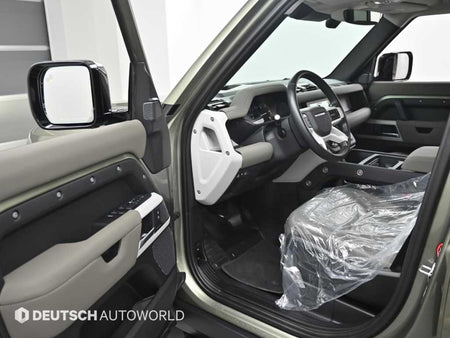 Land Rover Defender — photo 11