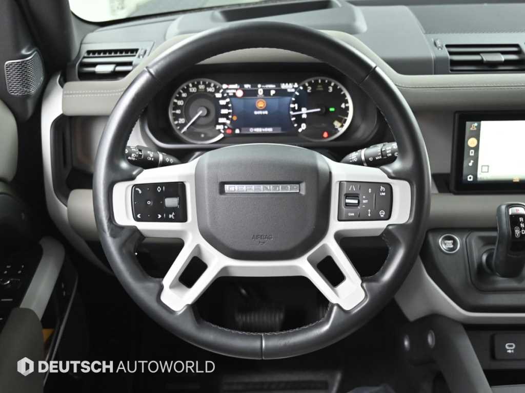 Land Rover Defender — photo 13